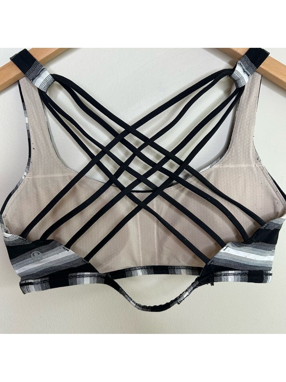 Lululemon Free To Be Wild Capilano Stripe Black White Size 6 - Picture 5 of 8